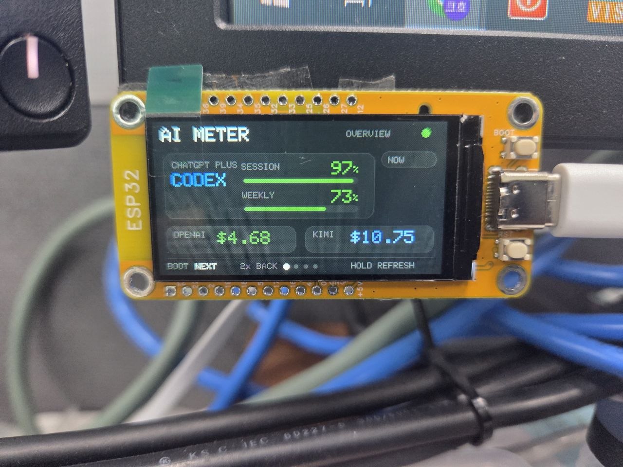 AI Meter ESP32 물리형 대시보드 실물 프로토타입